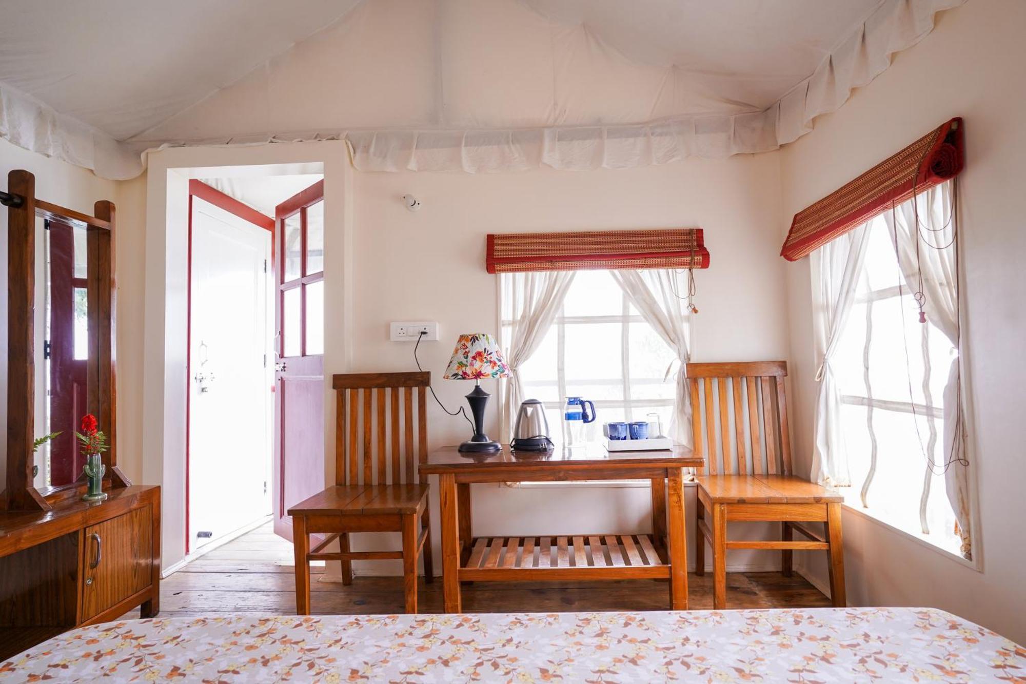 Luxury tent Moksham Himalayan Pangot