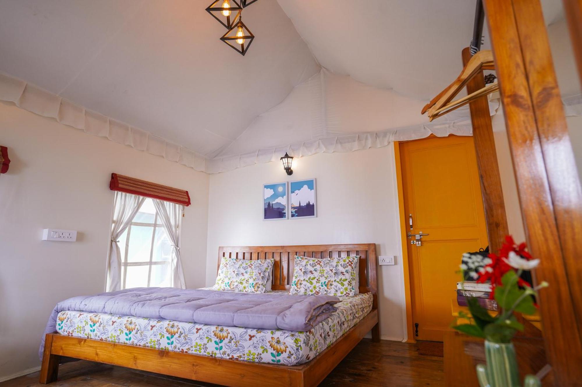 Luxury tent Moksham Himalayan Pangot